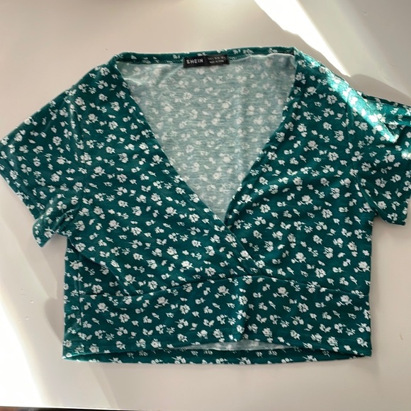 Shein Cropped T-Shirt - Picture 1 of 3